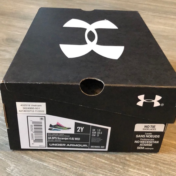 Under Armour shoes size 2Y - Picture 2 of 5